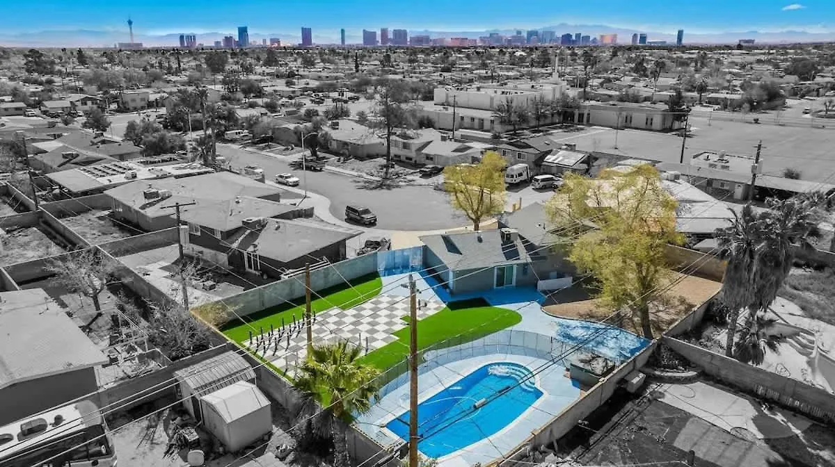 Exclusive Designer Home With Strip Views And Pool Лас-Вегас