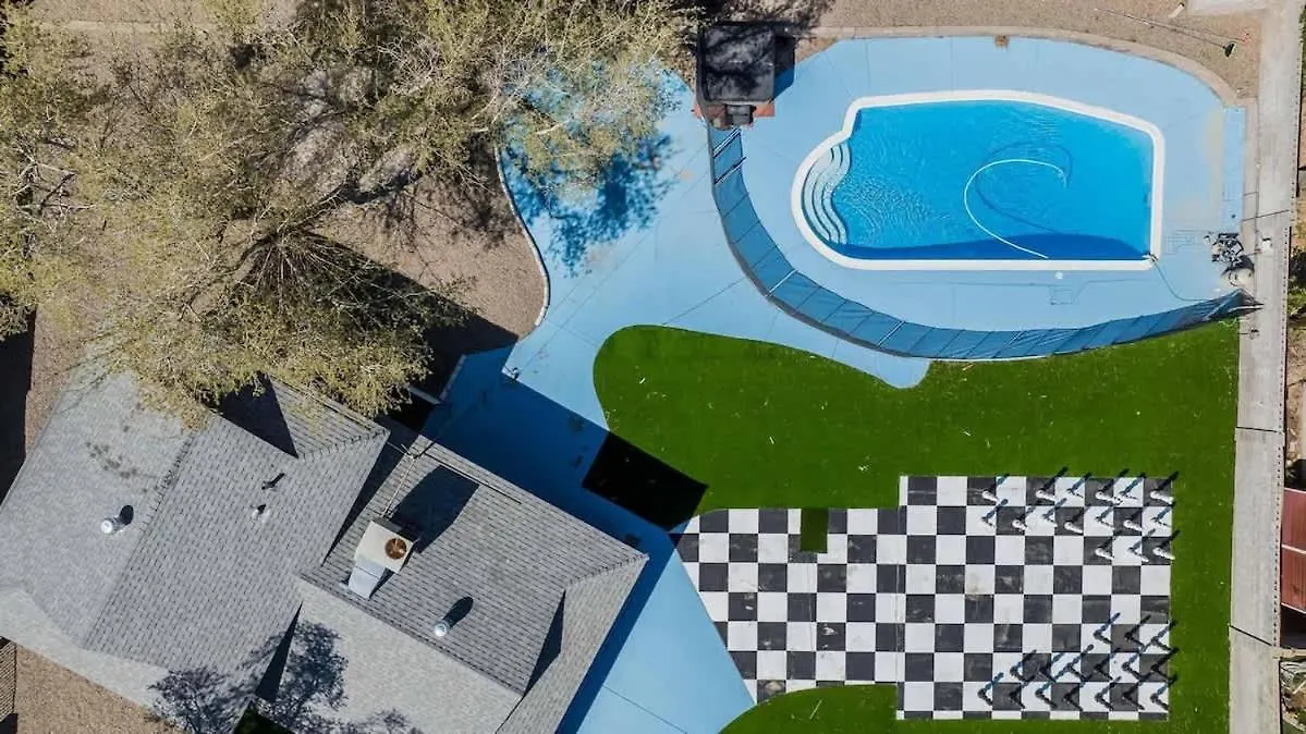 Вилла Exclusive Designer Home With Strip Views And Pool Лас-Вегас