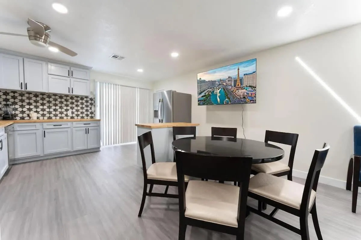 Exclusive Designer Home With Strip Views And Pool Лас-Вегас Вилла