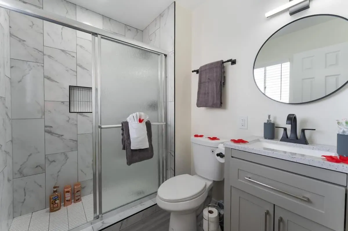 Вилла Exclusive Designer Home With Strip Views And Pool Лас-Вегас