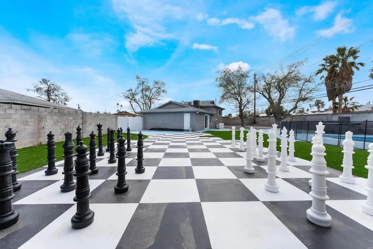 Exclusive Designer Home With Strip Views And Pool Лас-Вегас