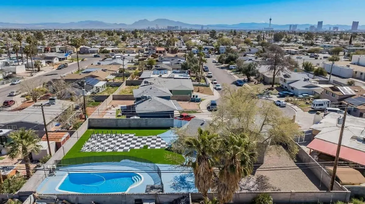 Villa Exclusive Designer Home With Strip Views And Pool Las Vegas