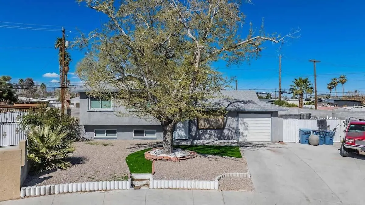 Villa Exclusive Designer Home With Strip Views And Pool Las Vegas United States