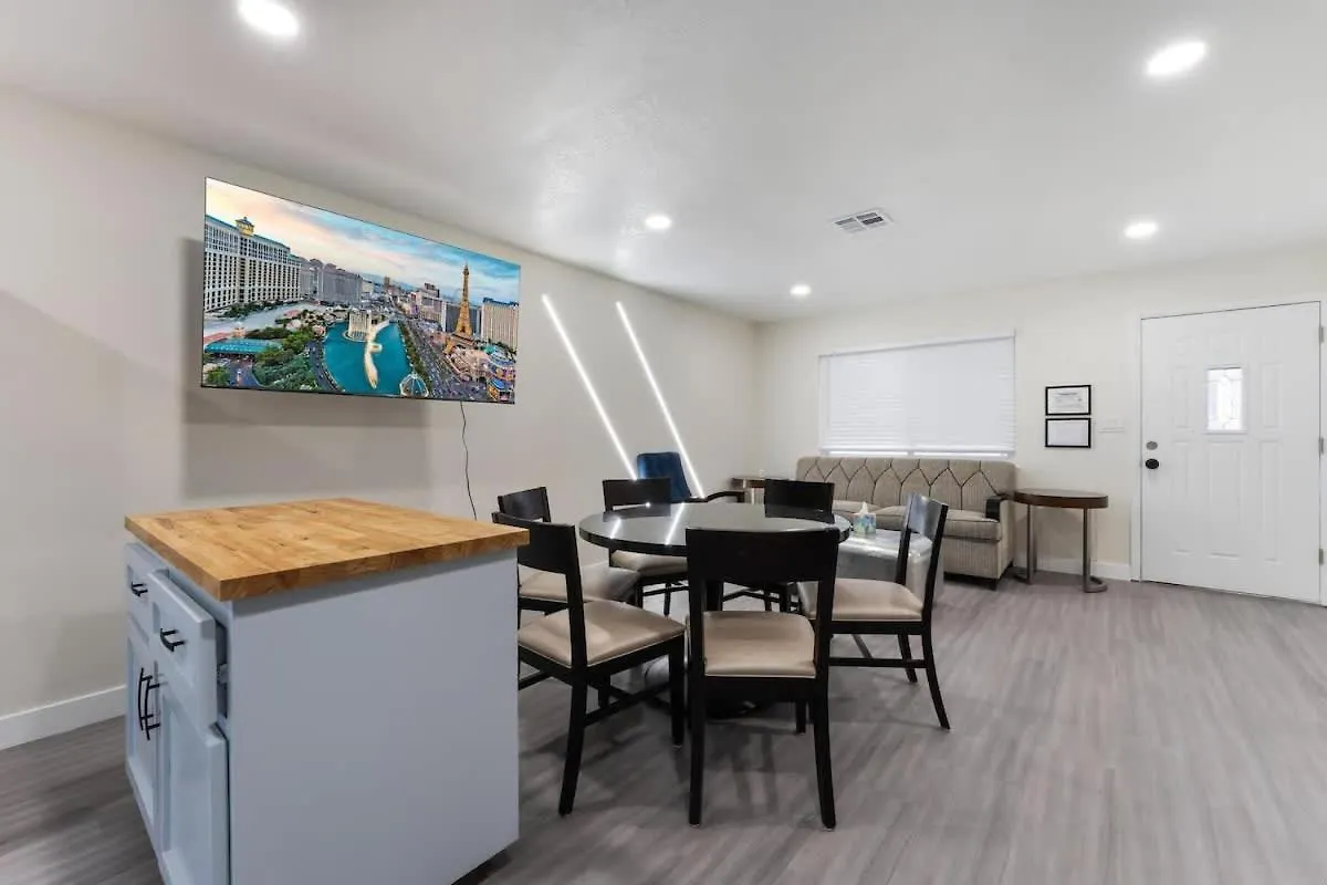 Exclusive Designer Home With Strip Views And Pool Las Vegas