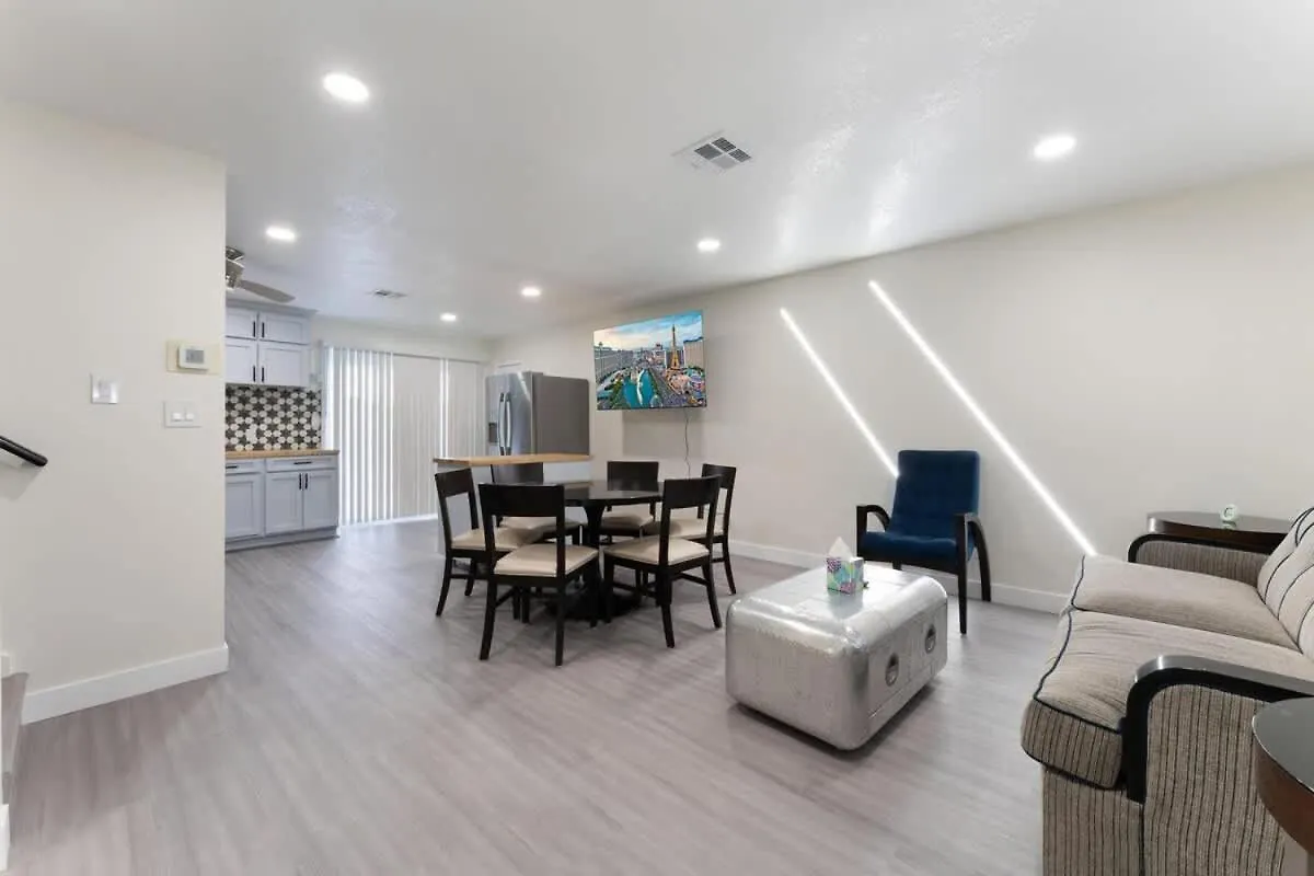 Villa Exclusive Designer Home With Strip Views And Pool Las Vegas
