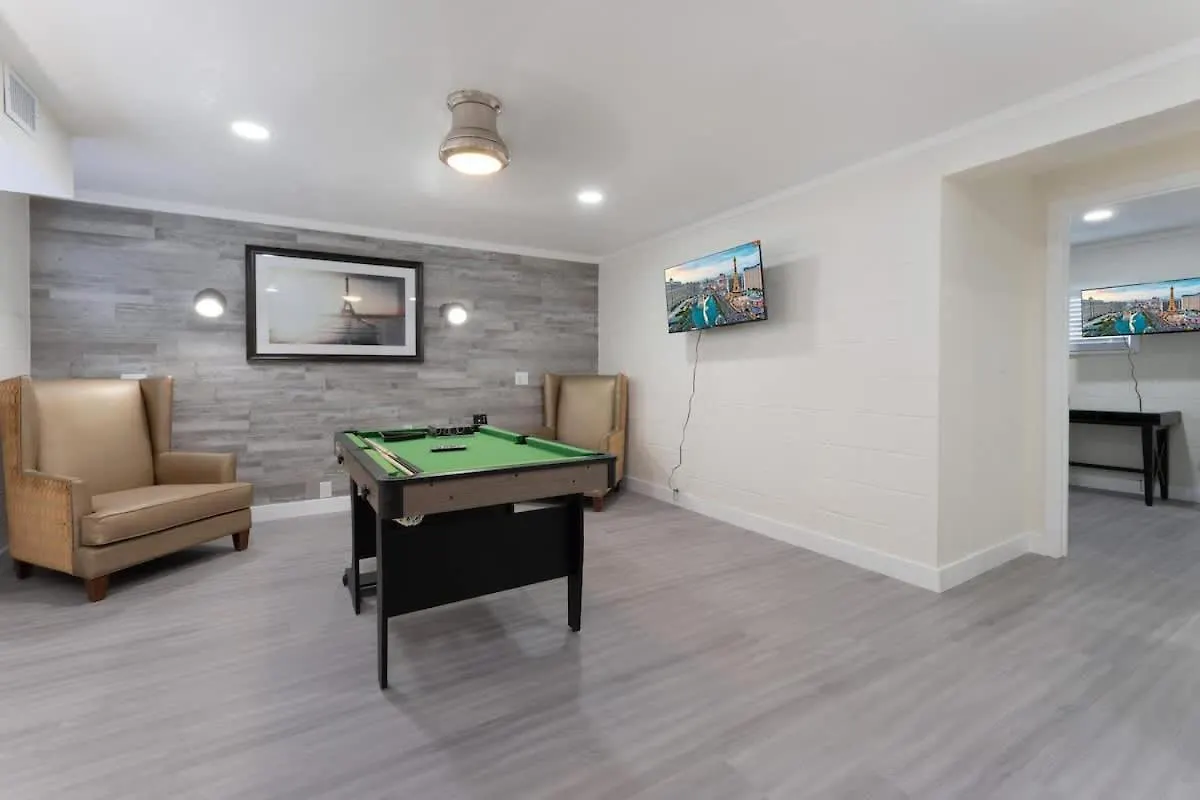 Exclusive Designer Home With Strip Views And Pool Las Vegas