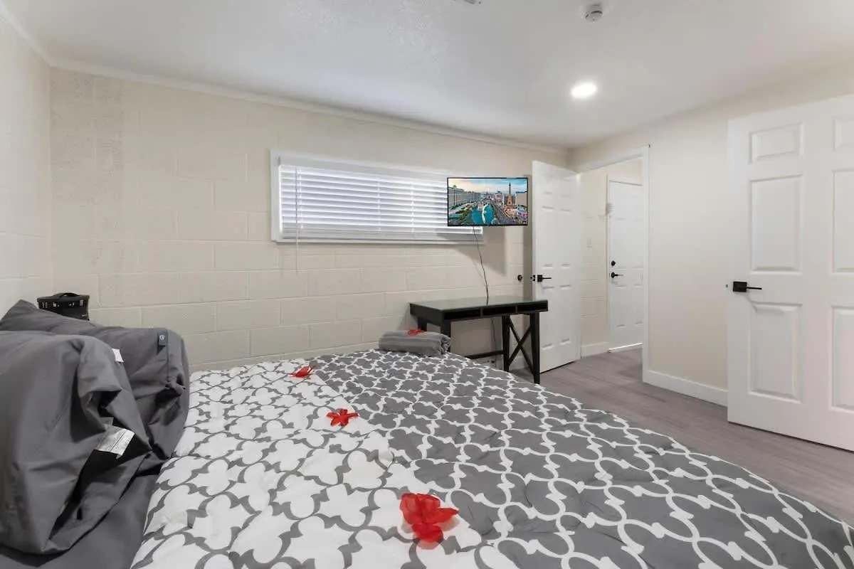 Villa Exclusive Designer Home With Strip Views And Pool Las Vegas