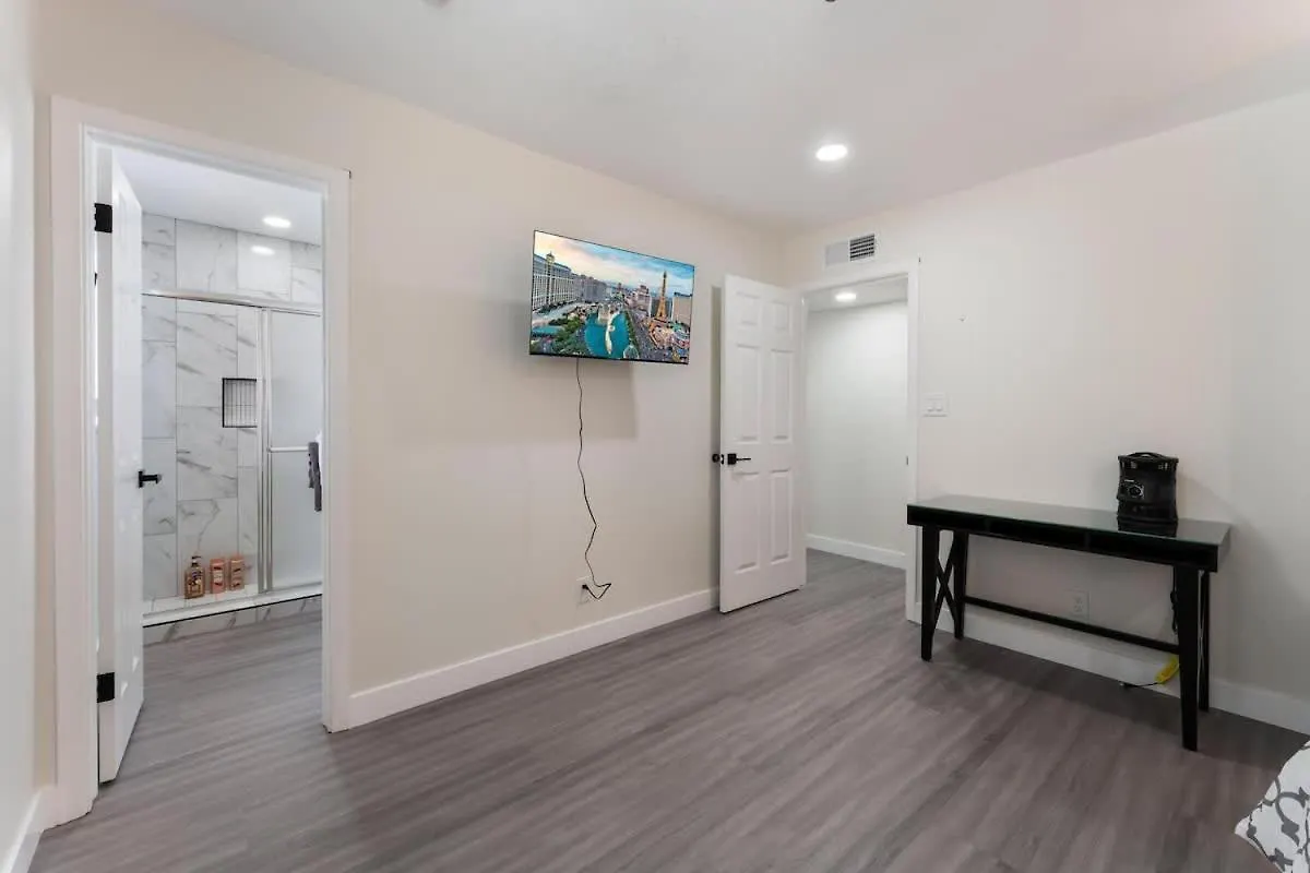 Villa Exclusive Designer Home With Strip Views And Pool Las Vegas