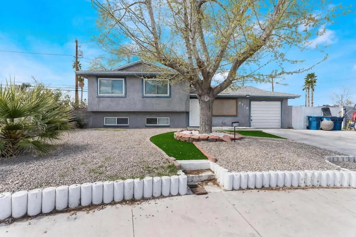 Villa Exclusive Designer Home With Strip Views And Pool Las Vegas United States